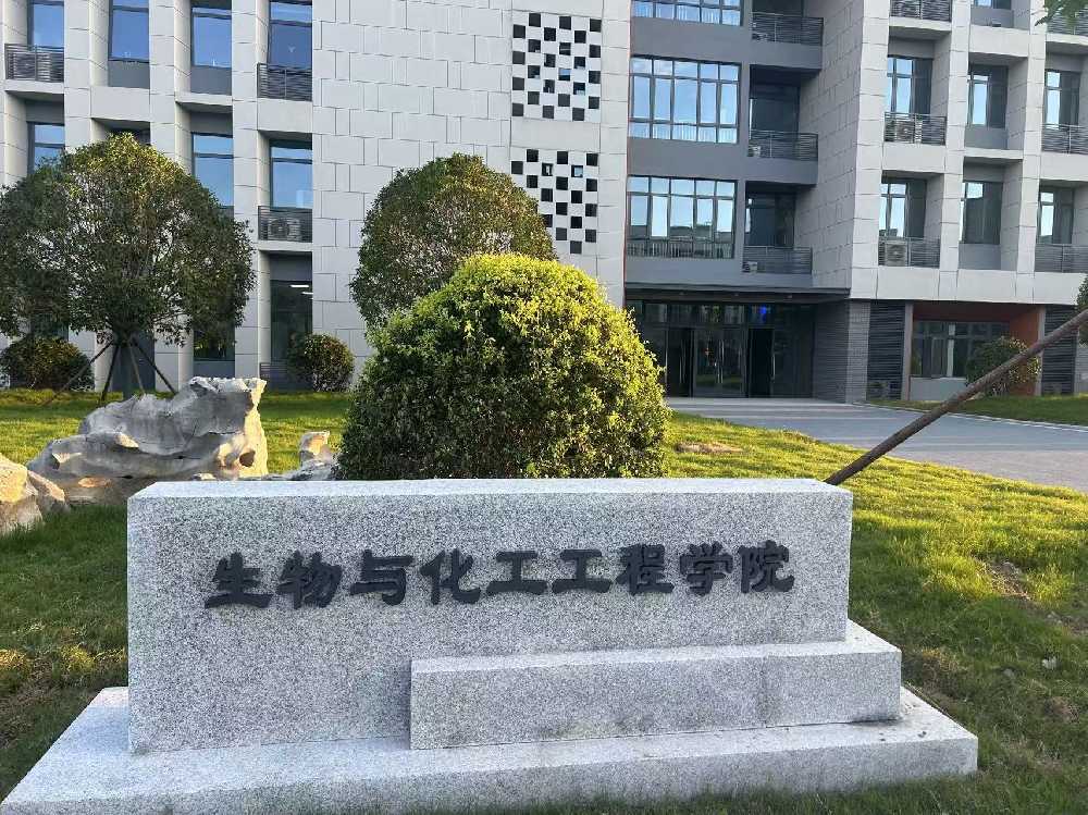 金凤区扬州职业大学体育场高杆灯项目